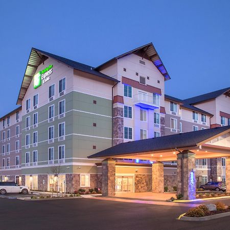 Holiday Inn Express & Suites - Seattle South - Tukwila By Ihg Exterior photo