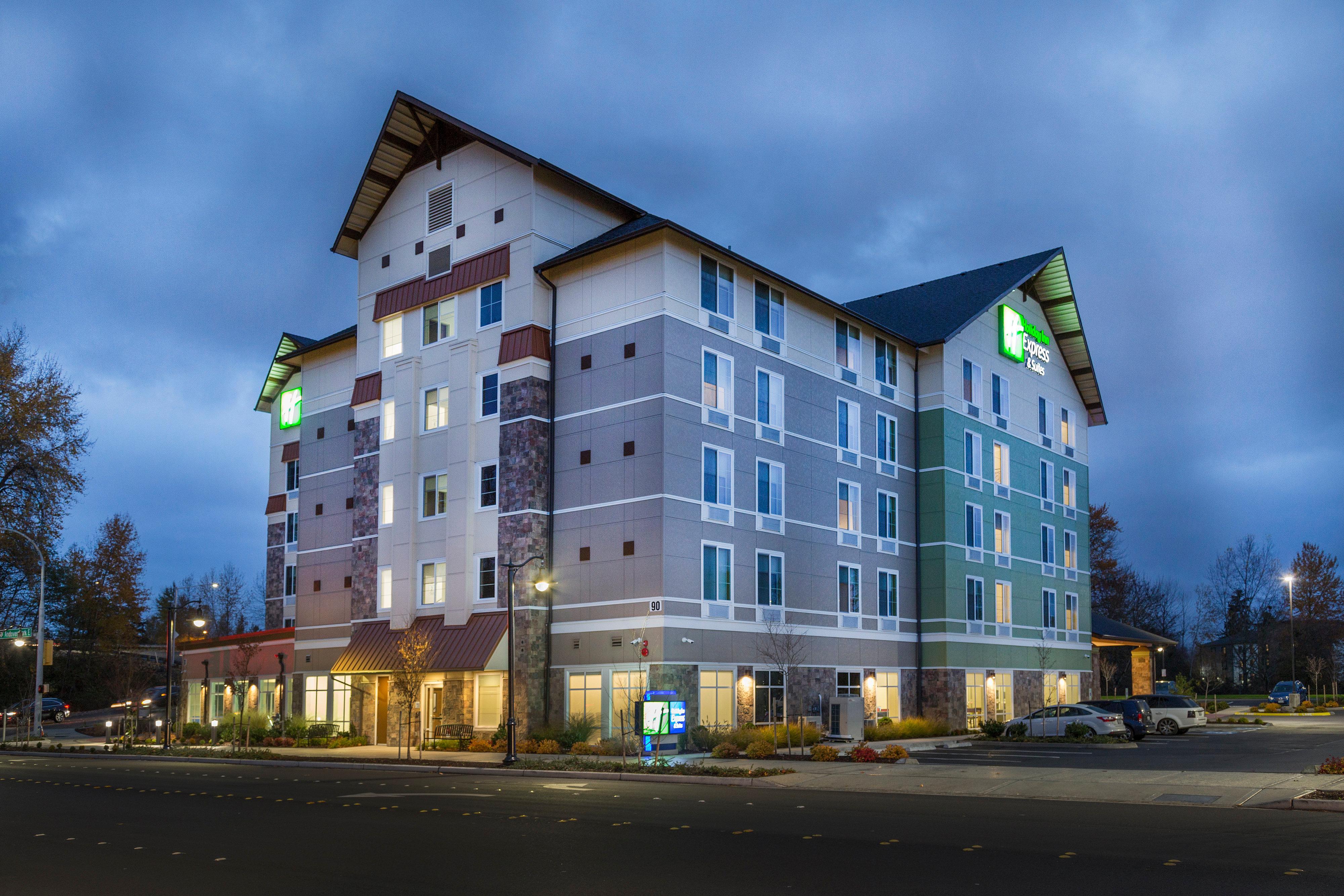 Holiday Inn Express & Suites - Seattle South - Tukwila By Ihg Exterior photo