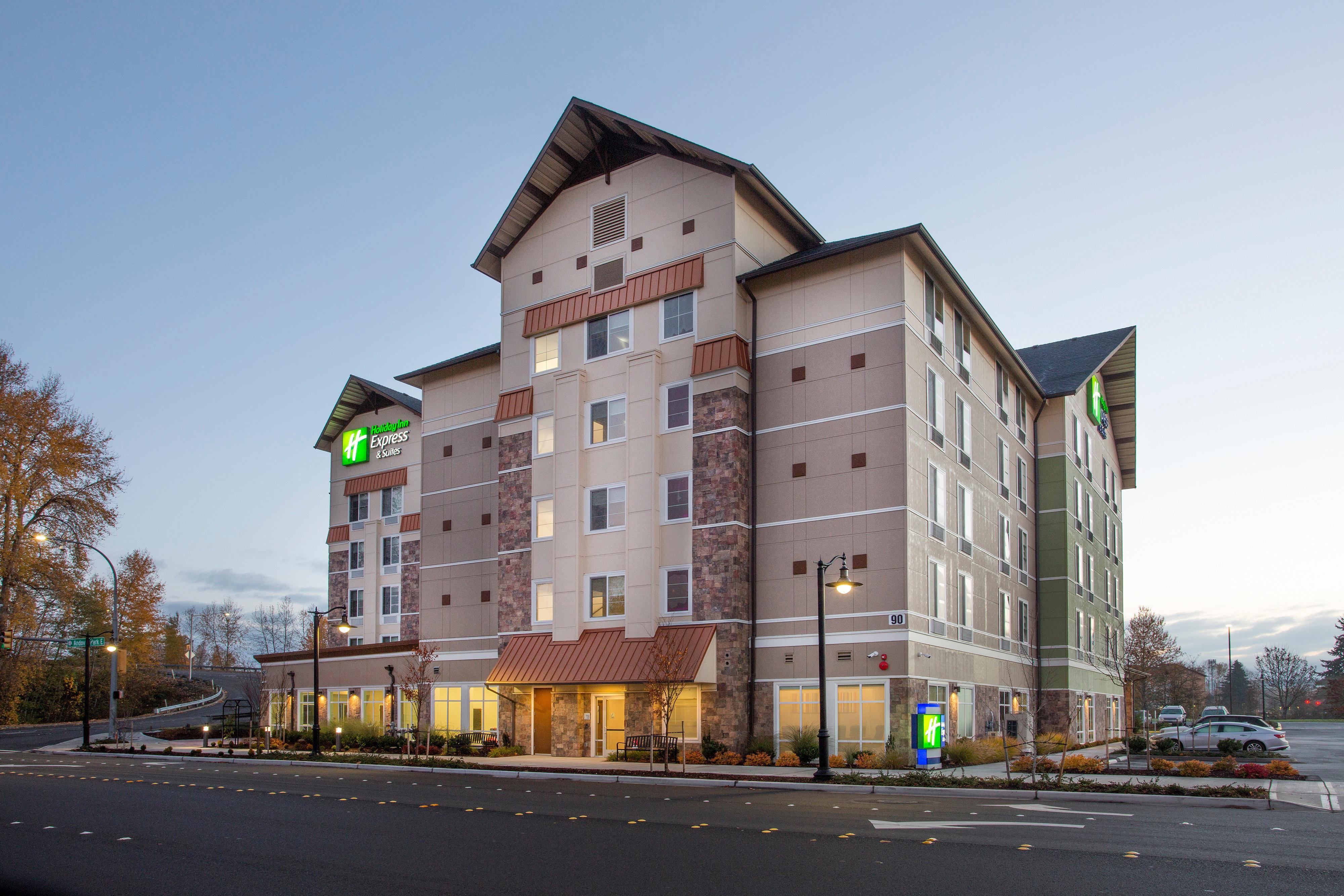 Holiday Inn Express & Suites - Seattle South - Tukwila By Ihg Exterior photo