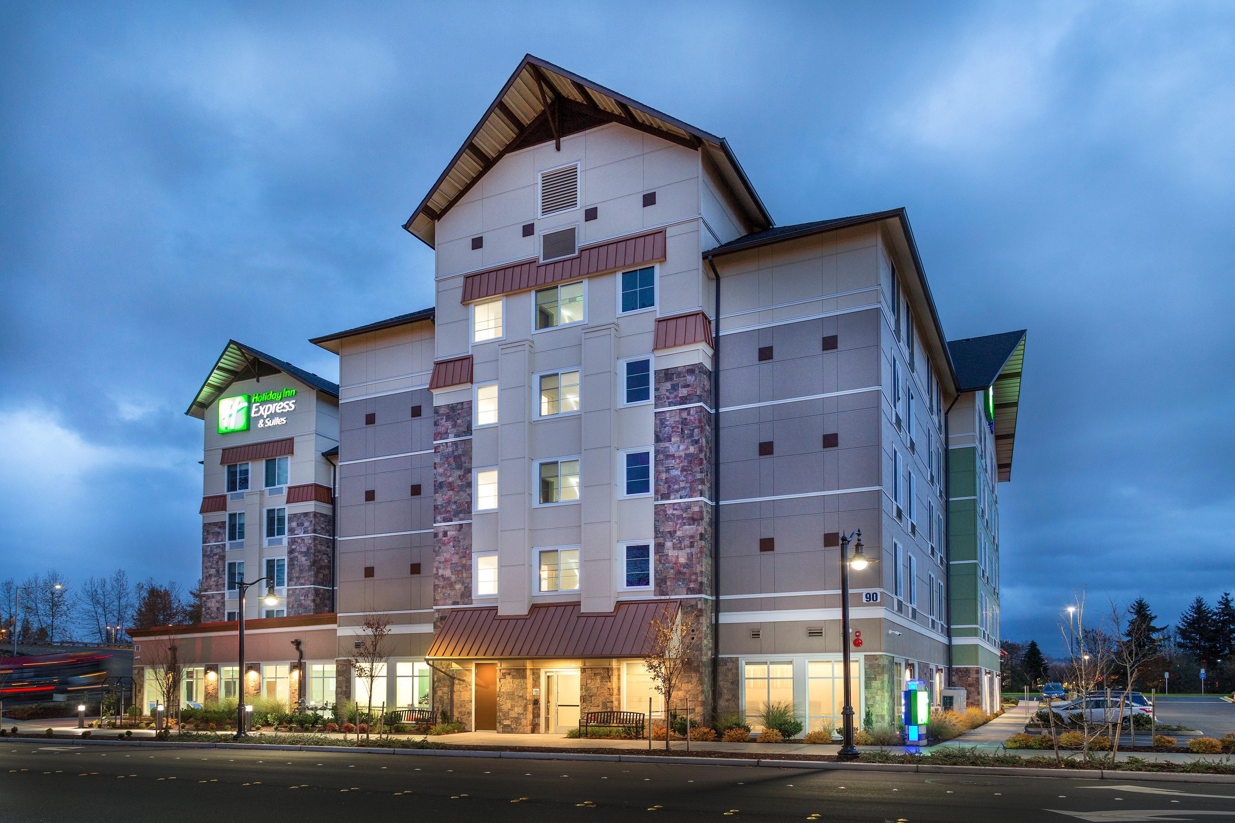 Holiday Inn Express & Suites - Seattle South - Tukwila By Ihg Exterior photo